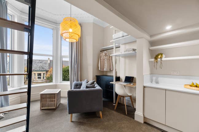 ✨Spacious Mezzanine Room!✨ Main Photo