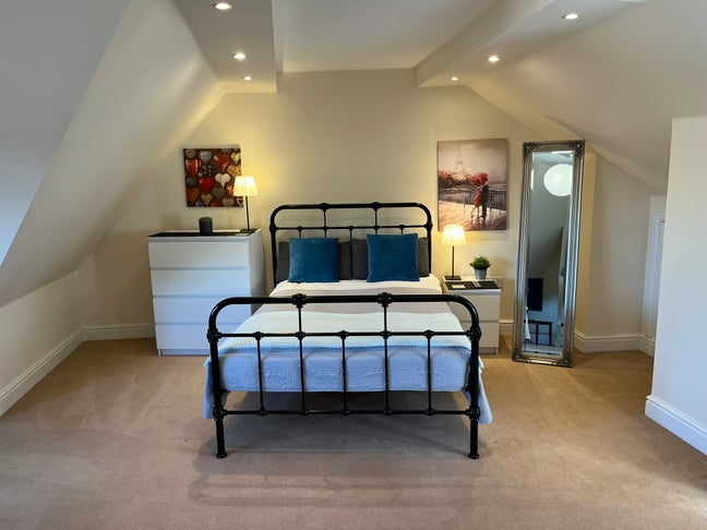 Luxury Rooms in Central Godalming - Available Now Main Photo