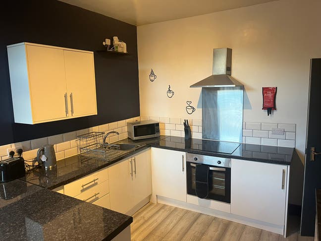 Heanor town centre,  5 newly refurbished rooms. Main Photo