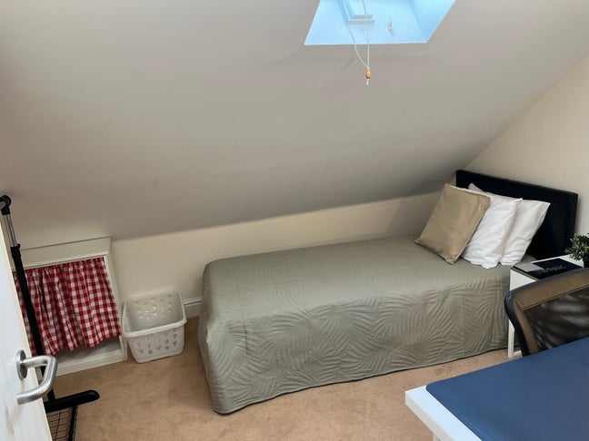 Luxury Rooms in Central Godalming - Available Now Main Photo