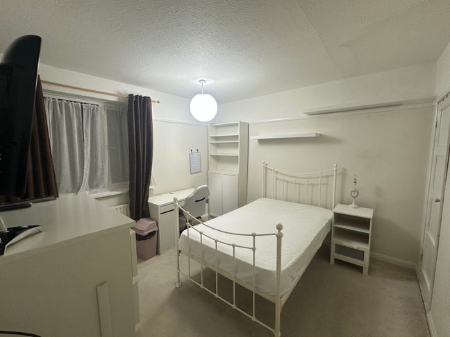 Ensuite Room available from now Main Photo