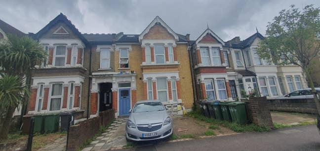 Spacious studio with separate kitchen and bedroom Main Photo