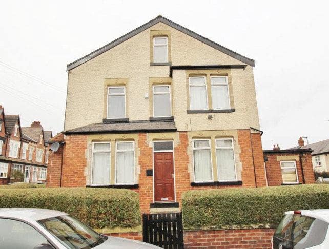 Beautiful House in the HEART of Roundhay - Feb! Main Photo