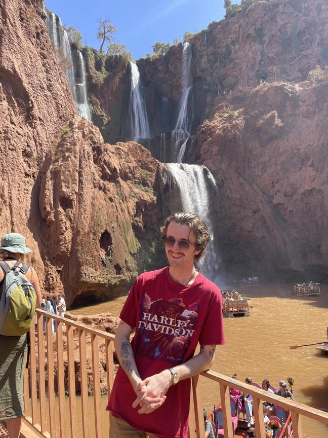 Looking for a room Main Photo