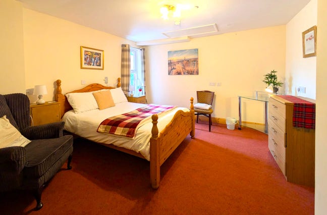 Big ensuite double rooms, ex-hotel nr town centre Main Photo