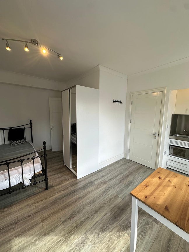 ✨ Self-Contained Studio Room | Ensuite | Main Photo