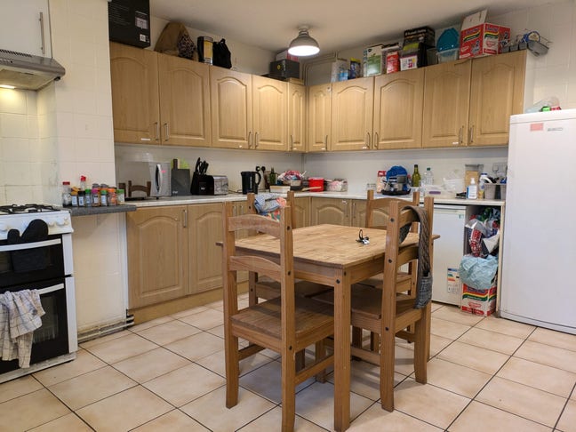 Single room Cowley, bills included Main Photo