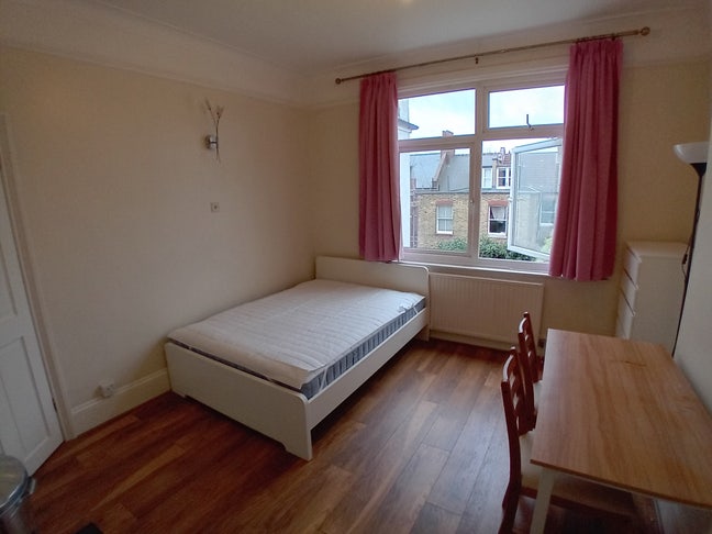 Comfy room SW2, 5 mins to Streatham Hill Station Main Photo