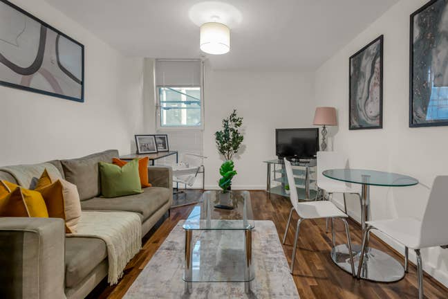 One Bedroom ,5 minute walk from Moorgate Station Main Photo