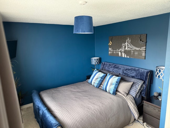 King size master bedroom  Main Photo