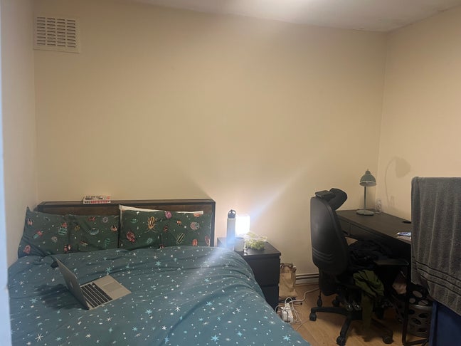 Furnished room in Islington Main Photo