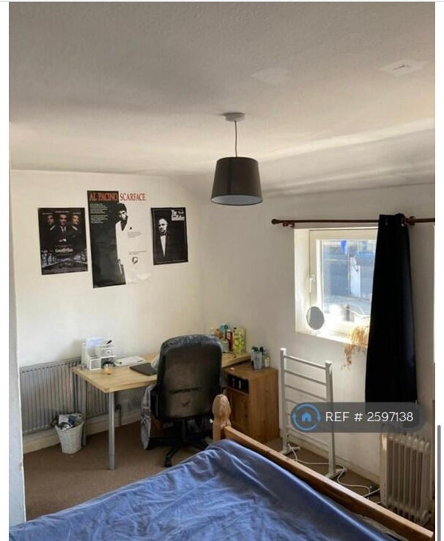 Spacious Double Room, 5-Min Walk to Templar Square Main Photo