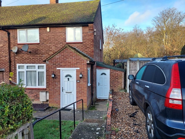 One Double Room in a Teo Bedroom for Rent Main Photo