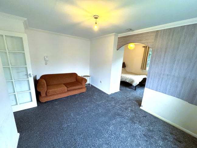 1 Bed Flat Goodmayes &pound;1300 Pcm Main Photo