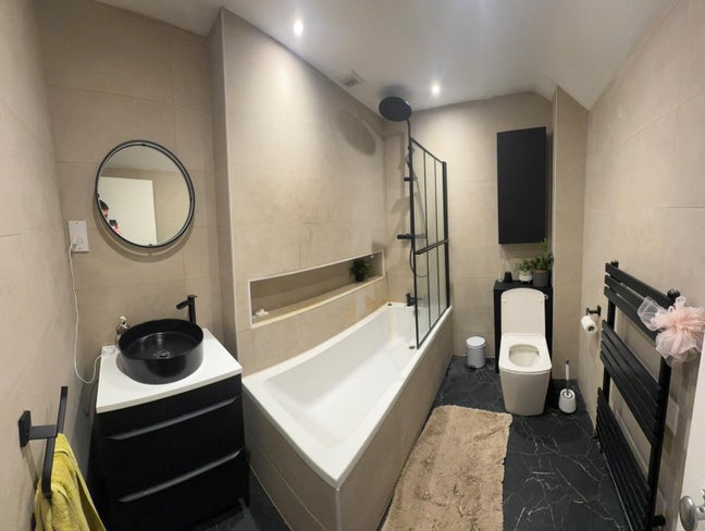 Cozy Double Bedroom in a Spacious Top Floor Flat  Main Photo