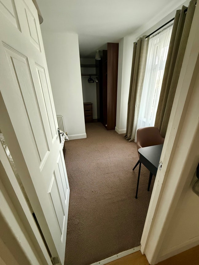 Double bedroom - short let Main Photo