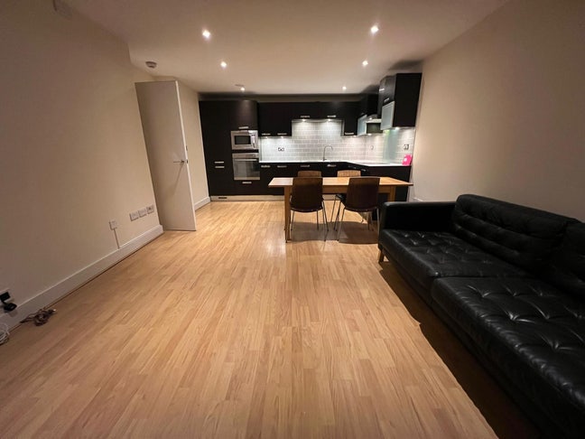 Modern  Furnished double room-Gallions reach Main Photo