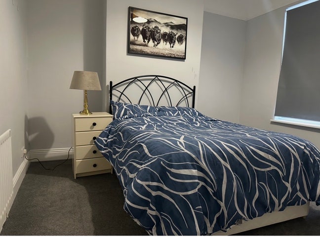 📍 Prime Location – Victoria Road and Train Station Main Photo