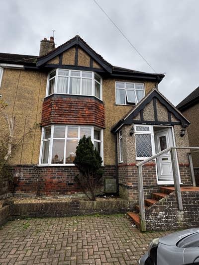 Spacious 4-Bedroom Student House – Fully Furnished Main Photo