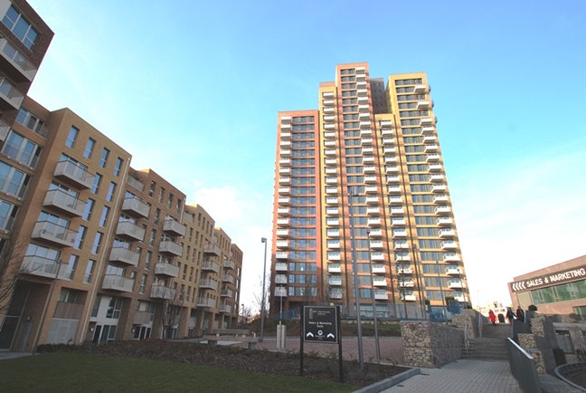 3 Bedroom 2 Bathroom flat in luxury complex Main Photo