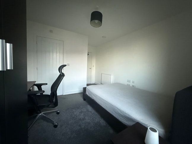 Ensuite Double Room in 2 Bed Flat near City Centre Main Photo