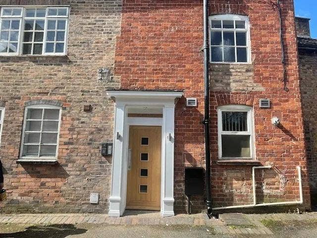 Lovely studio flat to rent - Madeley High Street  Main Photo