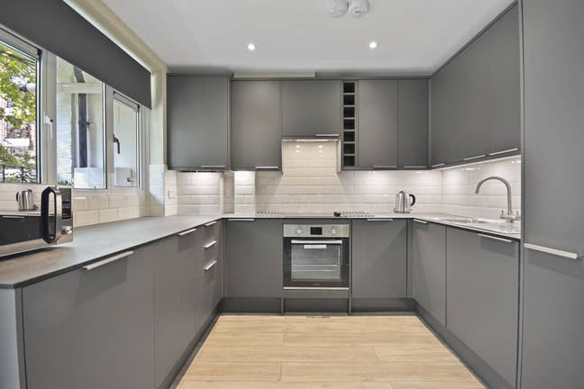 Four spacious double bedrooms Main Photo