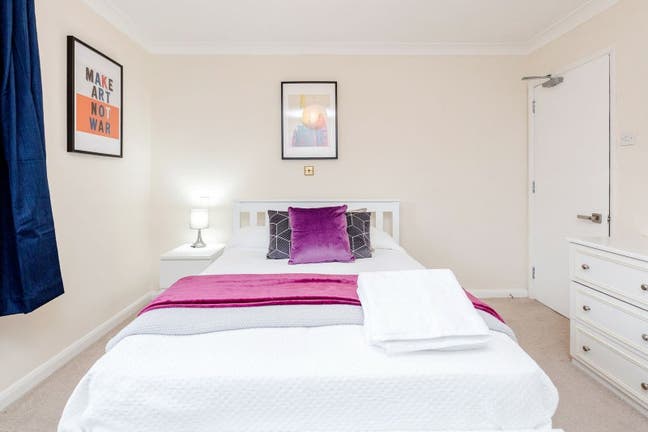 Spacious Double Ensuite– Ashford TW15 Main Photo