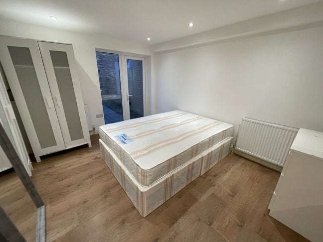 Studio Flat, Harrow Road, W10 Main Photo