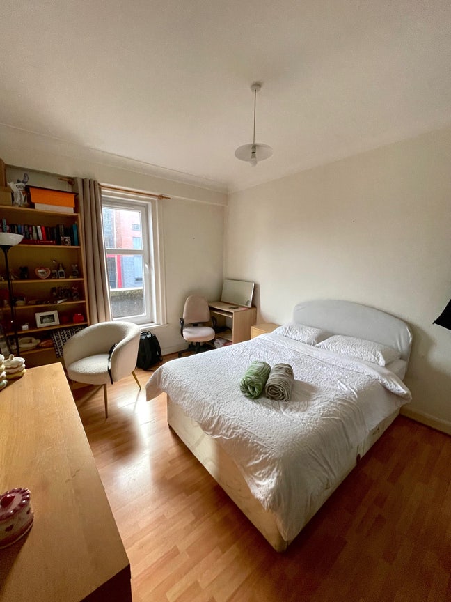 Beautiful Double Bedroom  Main Photo