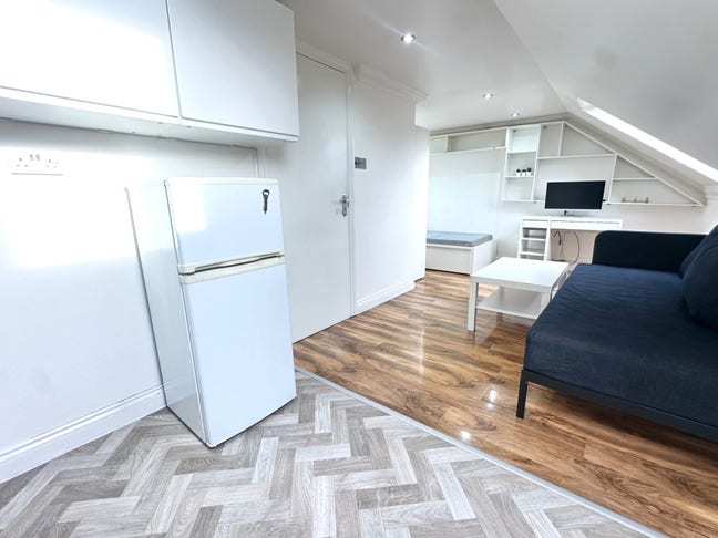 **Studio Flat to rent in N17** Main Photo