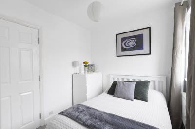 Modern, Clean, Safe, and Secure. Single Room Main Photo