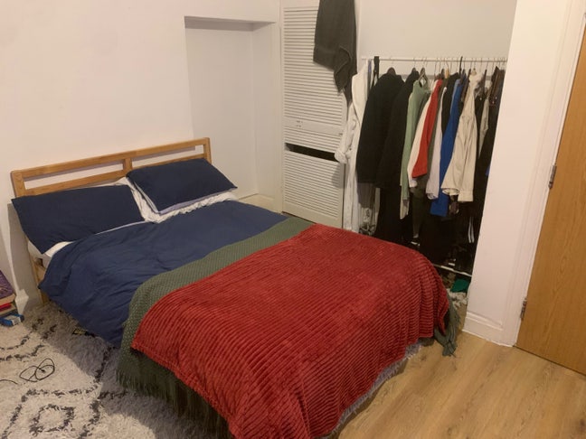 4 bedroom property above a store.  Main Photo