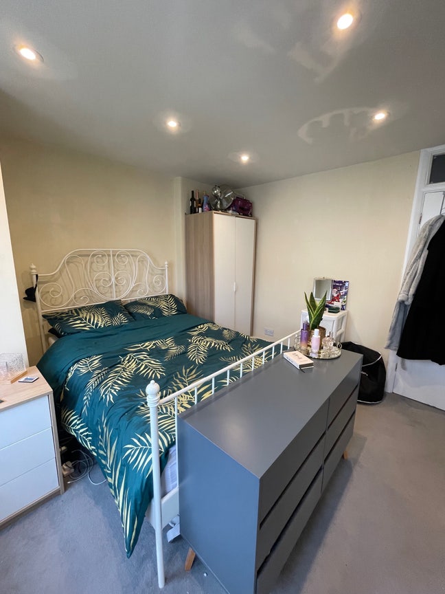 Double Room with additional study  Main Photo