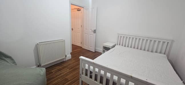 Self Contained 2 Bedroom in a 8 Bed Houseshare! Main Photo