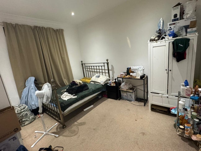 Double bed room in shared house  . Main Photo