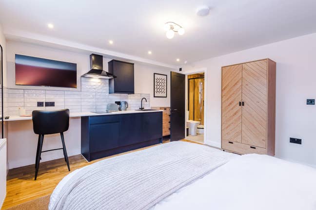 Premium Ensuite Studios with Kitchenette Main Photo
