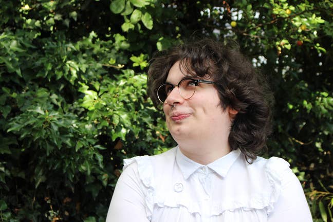 Anyone wants to be housemates? Main Photo