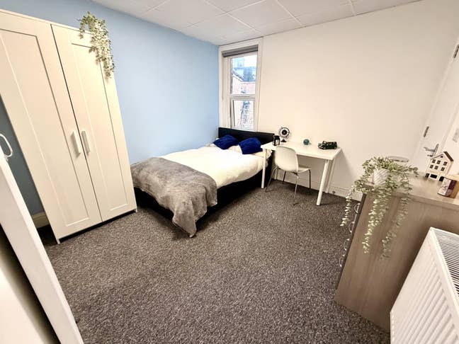 En-suite Room! Couples accepted! Zero Deposit! Main Photo