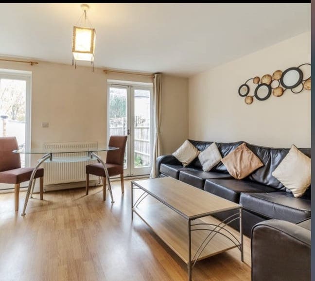 🏡 Stylish Canal‑Side Living – Double Room Avail Main Photo