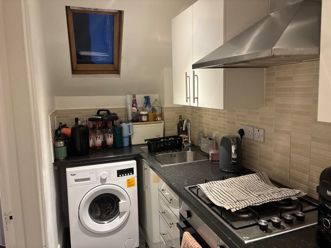 Room for Rent  Main Photo