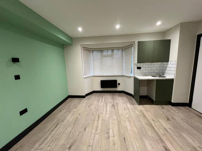 DSS-Studio Flat Available in Feltham Hampton TW16 Main Photo