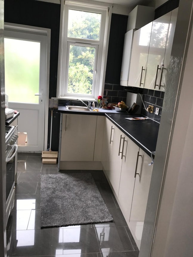 Furnished room near chatham station - female preferred Main Photo