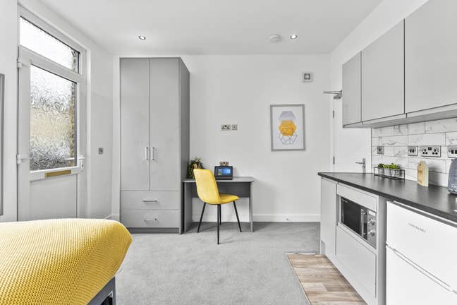 Central Studio Close to ARU - PE1 🏫 Main Photo