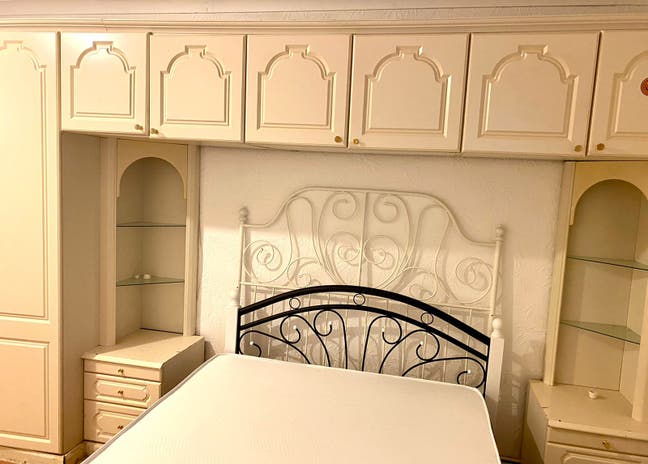 Two freshly refurbished rooms available Mile End Main Photo