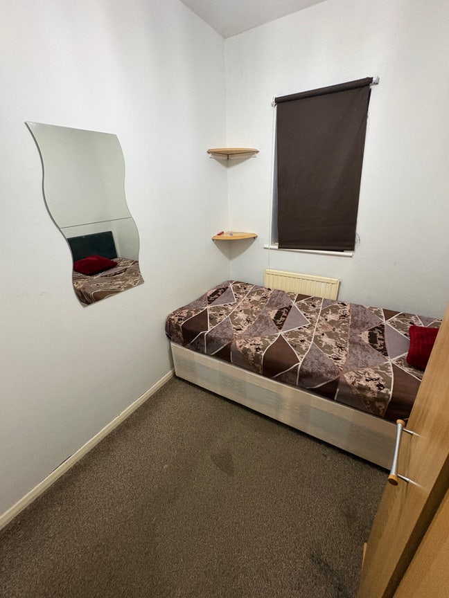 Single Room Main Photo