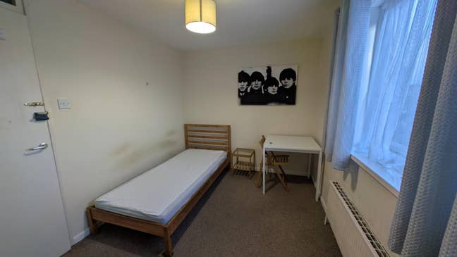 Large double room for 1 in shared house Main Photo