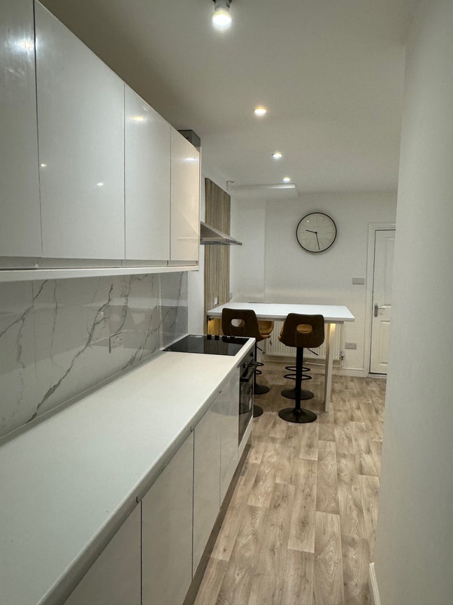 ✨Ensuite double  room, modern + Newly renovated ✨ Main Photo