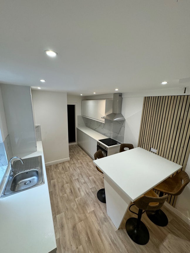 ✨Ensuite double  room, modern + Newly renovated ✨ Main Photo