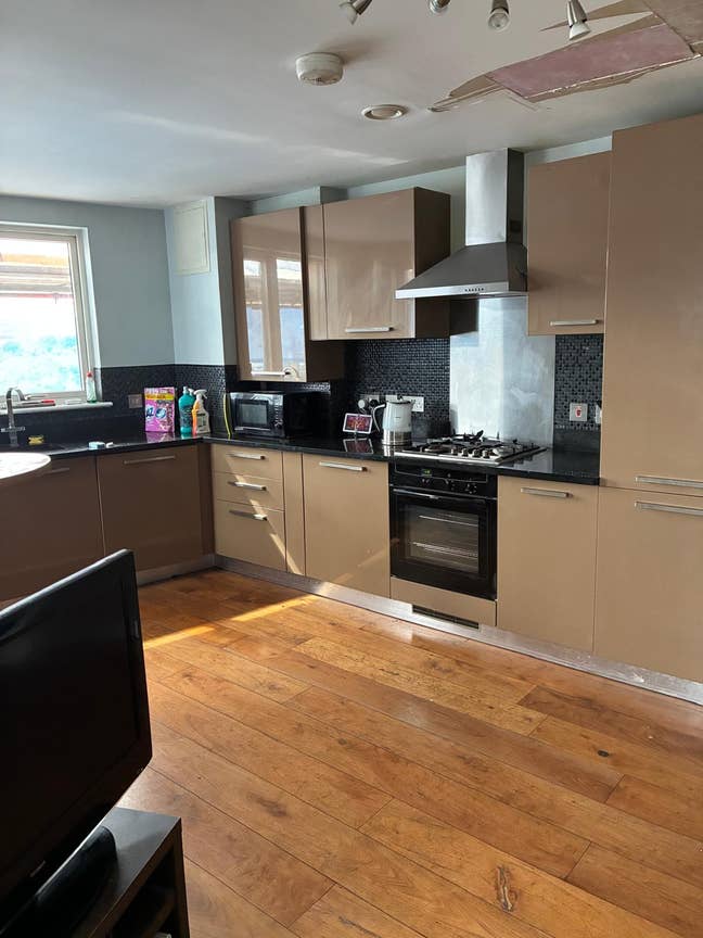 Double room in modern flat.  Main Photo